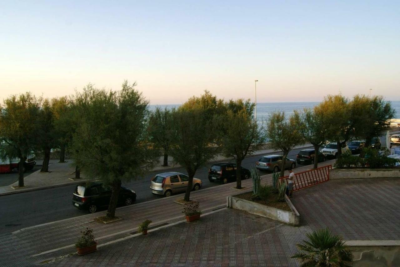 La Veranda Sul Mare Монополи Экстерьер фото